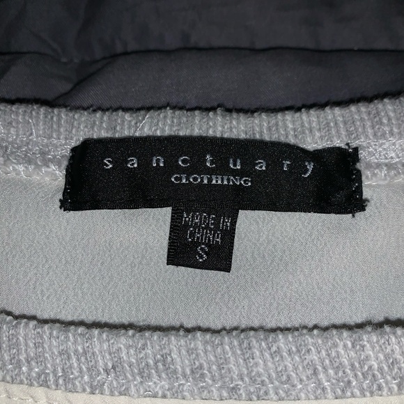 grey and white blouse - Picture 2 of 3